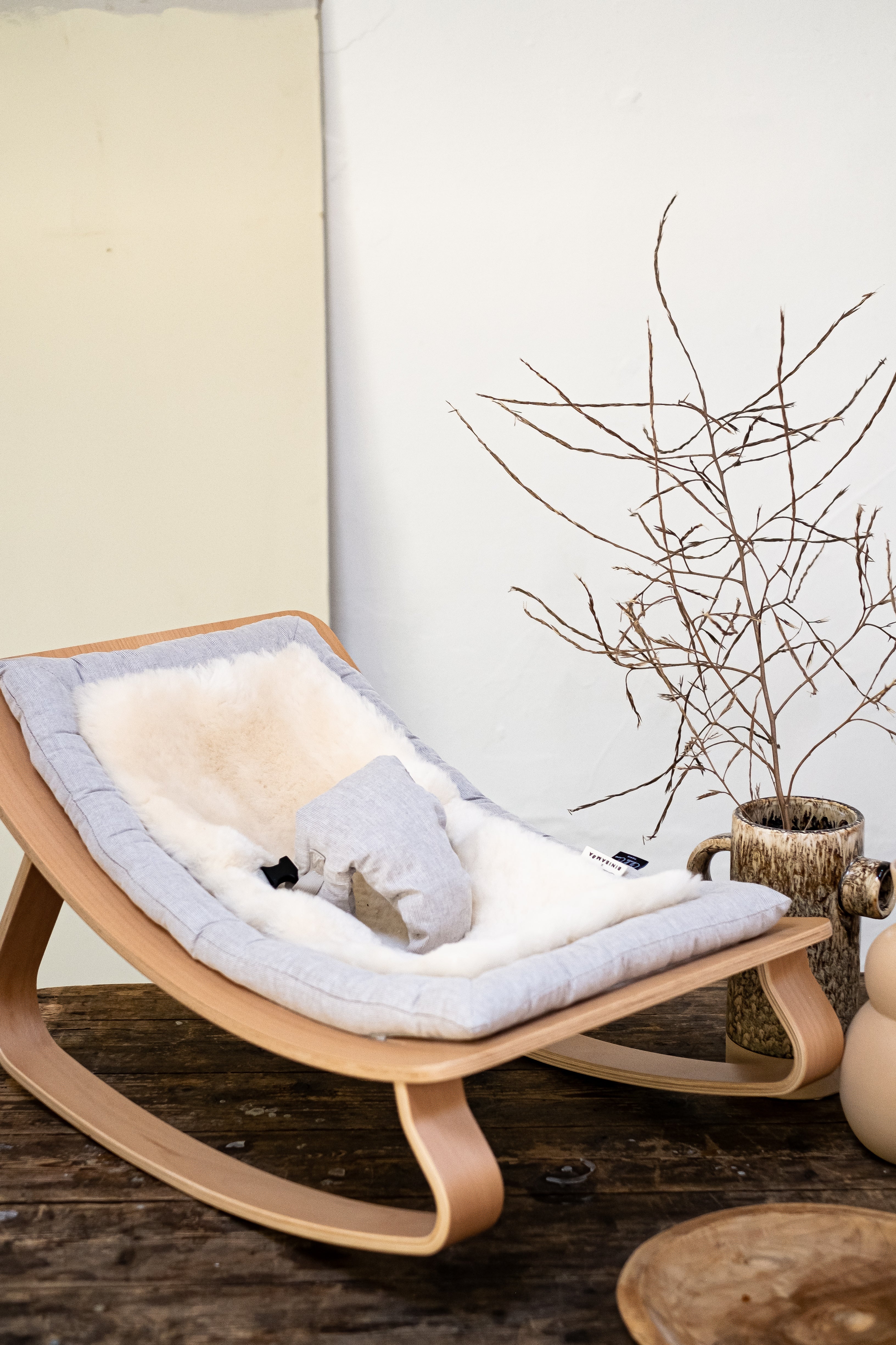 Levo Charlie Crane Rocker Sheepskin Liner by BINIBAMBA