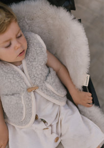 MOON SNUGGLER